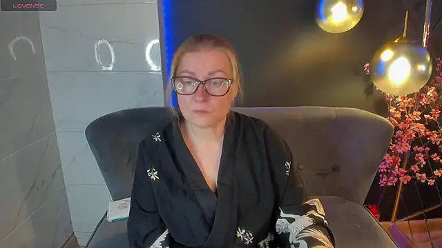 AlexandraKind online show from February 2, 2025, 1:41 pm