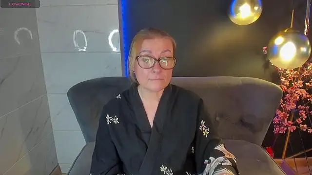 AlexandraKind online show from February 2, 2025, 7:46 pm