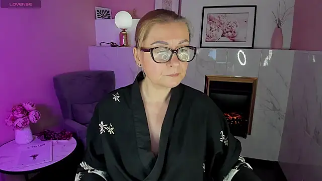 AlexandraKind online show from February 4, 2025, 4:39 pm