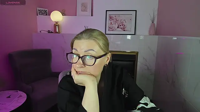 AlexandraKind online show from February 7, 2025, 3:55 am