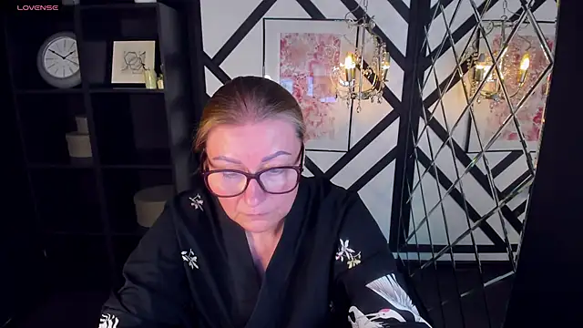 AlexandraKind online show from February 8, 2025, 8:32 pm