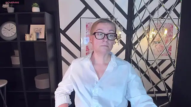 AlexandraKind online show from February 11, 2025, 4:46 pm