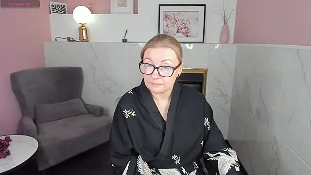 AlexandraKind online show from February 12, 2025, 7:56 pm