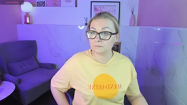 AlexandraKind online show from February 23, 2025, 8:39 am