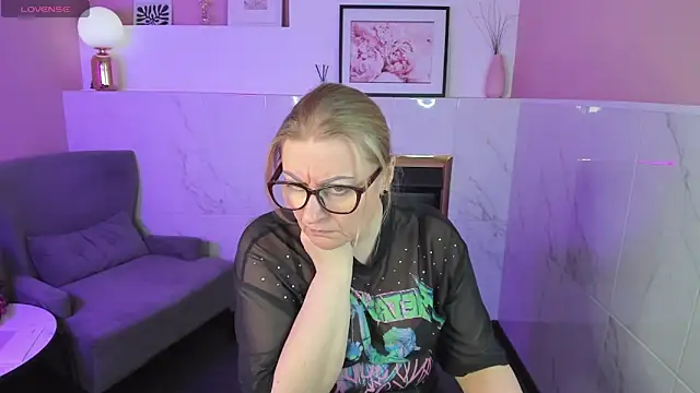 AlexandraKind online show from February 23, 2025, 5:50 pm