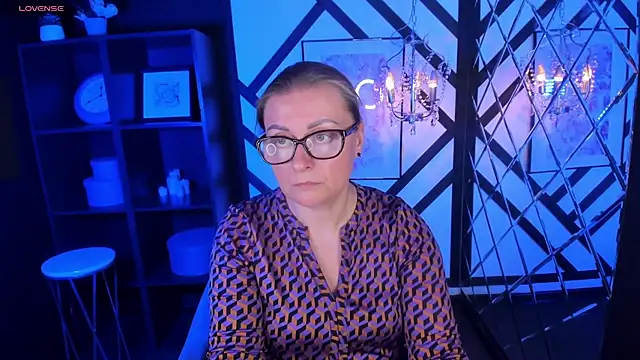 AlexandraKind online show from March 3, 2025, 4:35 pm