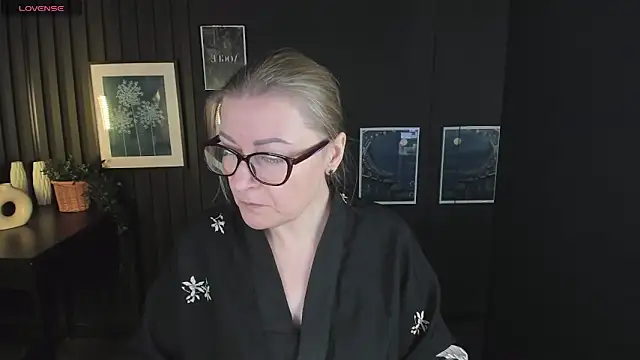 AlexandraKind online show from March 6, 2025, 8:48 pm