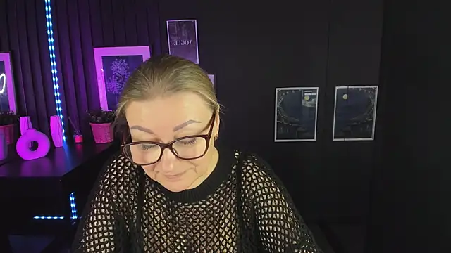 AlexandraKind online show from March 10, 2025, 7:50 pm