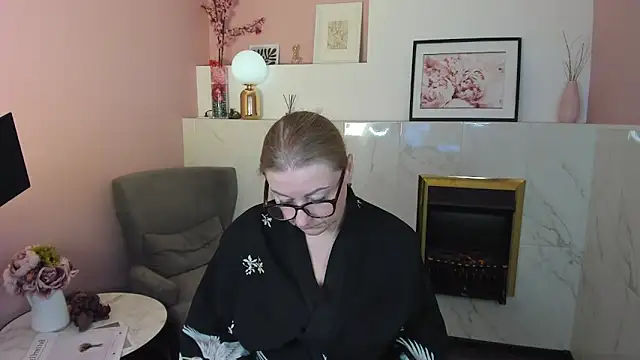 AlexandraKind online show from March 14, 2025, 6:21 am