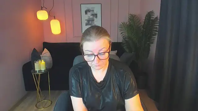 AlexandraKind online show from March 17, 2025, 11:00 pm