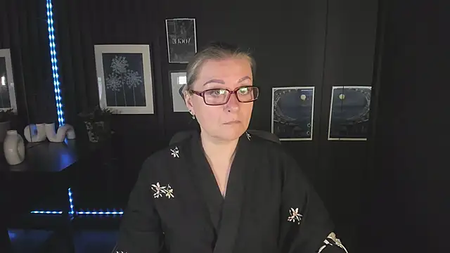 AlexandraKind online show from September 24, 2025, 1:25 pm