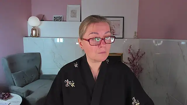 AlexandraKind online show from September 28, 2025, 1:38 pm