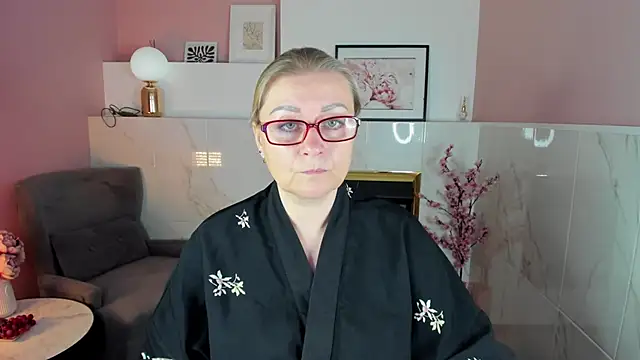 AlexandraKind online show from October 5, 2025, 1:31 pm