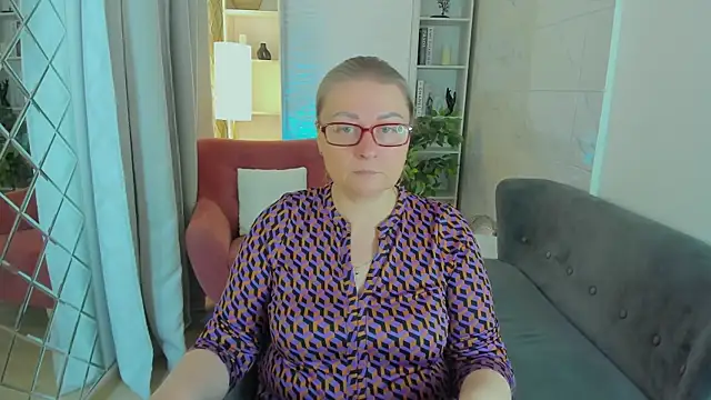 AlexandraKind online show from December 14, 2025, 8:46 pm