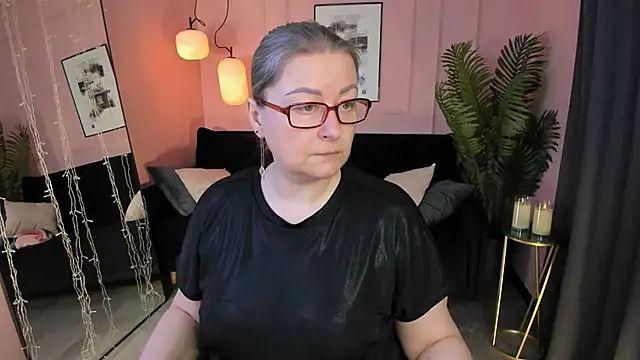 AlexandraKind online show from February 8, 2026, 1:36 pm