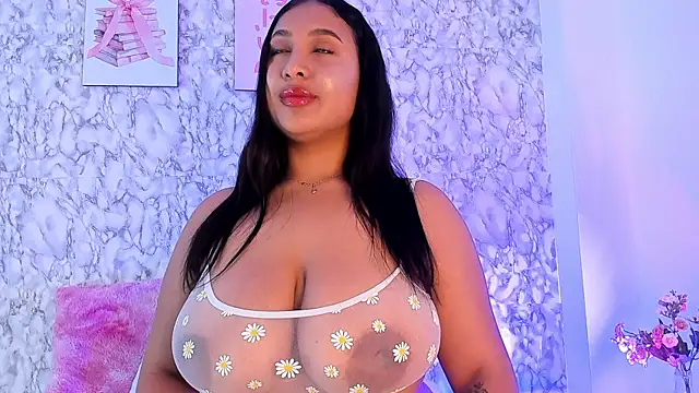  karenestrada online show from April 14, 2026, 4:07 am