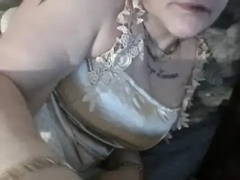 housewife shantie online show from March 5, 2025, 1:42 am