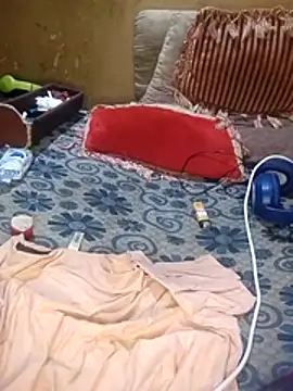 LOOLOOO123123 online show from November 1, 2025, 10:50 am