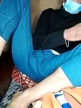 LOOLOOO123123 online show from February 5, 2026, 5:45 am