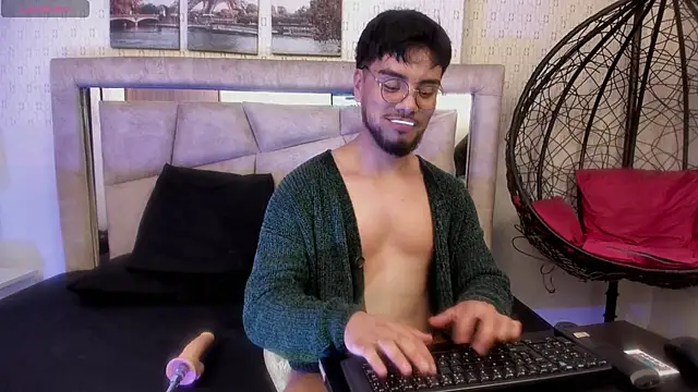 Tommidubois online show from February 12, 2025, 7:56 pm