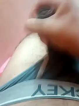 Vignesh3246 online show from December 11, 2024, 12:34 pm