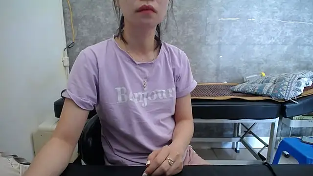 HotQueen online show from September 12, 2025, 3:50 am