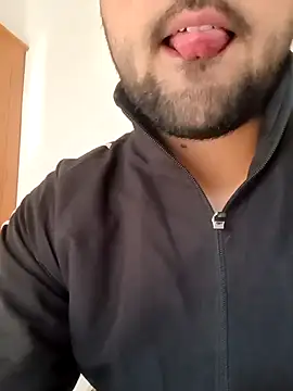 smartboy010101 online show from December 5, 2025, 4:32 am