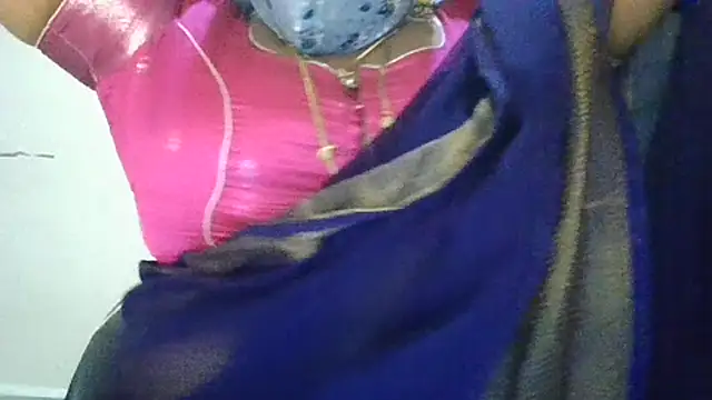 Snapshot of Sexy_Radhikaa chatting on July 15, 2026, 4:07 am Sexy Radhikaa online show from July 15, 2026, 4:07 am