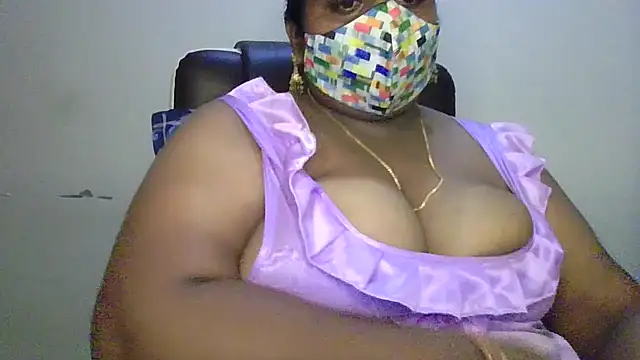 Snapshot of Sexy_Radhikaa chatting on July 22, 2026, 10:45 pm Sexy Radhikaa online show from July 22, 2026, 10:45 pm