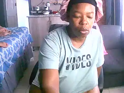 curvyloneah75 online show from December 22, 2024, 6:28 am