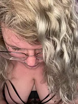 CurvyAnonymousGirl89 online show from February 17, 2025, 7:42 pm