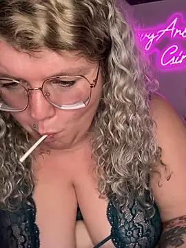 CurvyAnonymousGirl89 online show from February 28, 2025, 9:44 pm