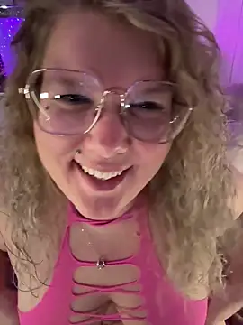 CurvyAnonymousGirl89 online show from February 26, 2026, 5:01 pm