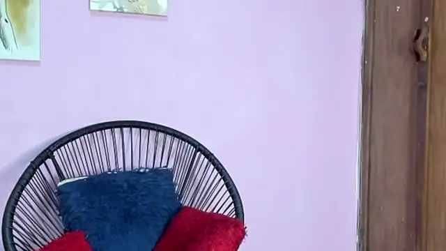 ZoeSmith6 online show from December 18, 2024, 4:39 pm