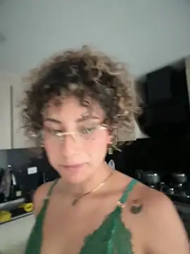 Snapshot of varenkaivanova_22 chatting on May 31, 2026, 10:11 pm varenkaivanova 22 online show from May 31, 2026, 10:11 pm