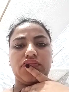 Naomy veracruz  online show from November 30, 2025, 10:41 am