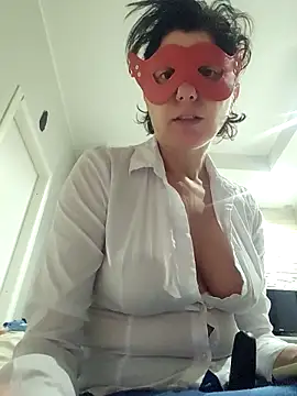 Vagabondainnamorata online show from April 18, 2026, 3:54 am