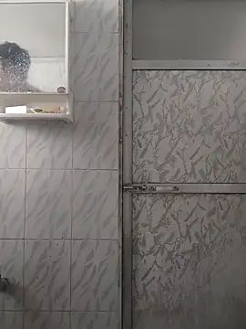 surabhi09 online show from November 25, 2025, 9:09 am