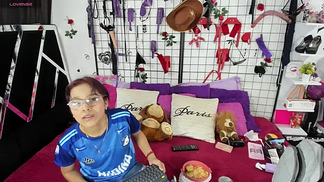 Snapshot of thedream_girls chatting on June 10, 2026, 12:59 pm thedream girls online show from June 10, 2026, 12:59 pm