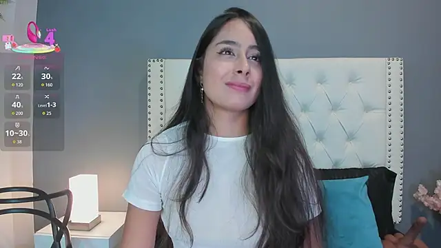 Julia Martinez  online show from September 13, 2025, 11:43 am