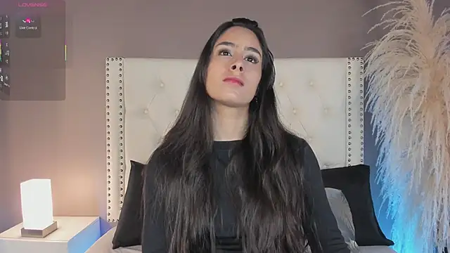 Snapshot of Julia_Martinez_ chatting on April 29, 2026, 11:36 am Julia Martinez online show from April 29, 2026, 11:36 am