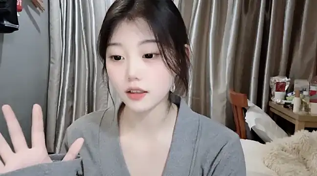 yangyang-1115 online show from February 11, 2025, 5:58 am