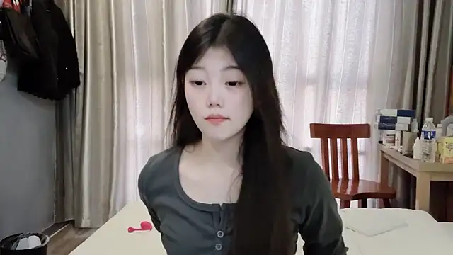 yangyang-1115 online show from February 18, 2025, 5:31 am