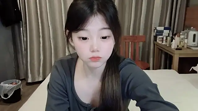 yangyang-1115 online show from February 18, 2025, 4:26 pm