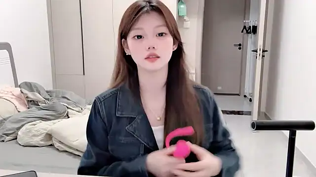 yangyang-1115 online show from September 15, 2025, 3:39 am