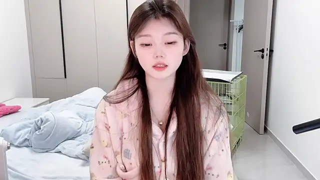 yangyang-1115 online show from October 31, 2025, 5:52 am