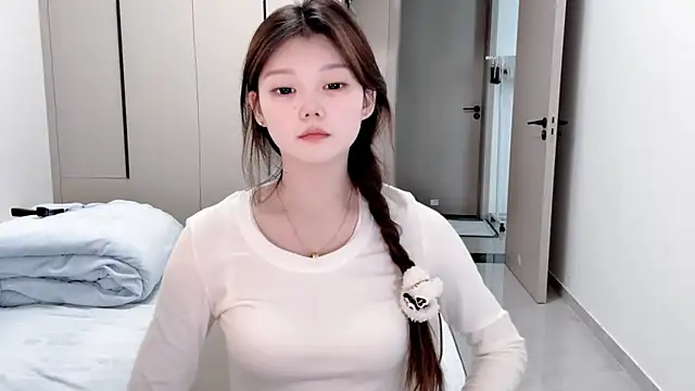 yangyang-1115 online show from November 5, 2025, 4:23 am