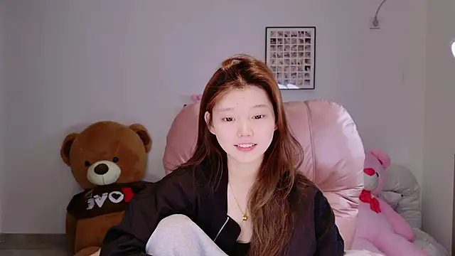 yangyang-1115 online show from April 22, 2026, 4:26 am