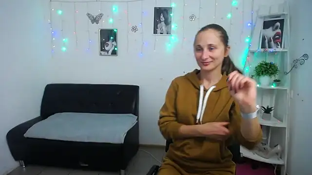 MichelLeee online show from September 26, 2025, 11:14 am