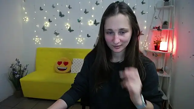 MichelLeee online show from April 23, 2026, 11:31 am